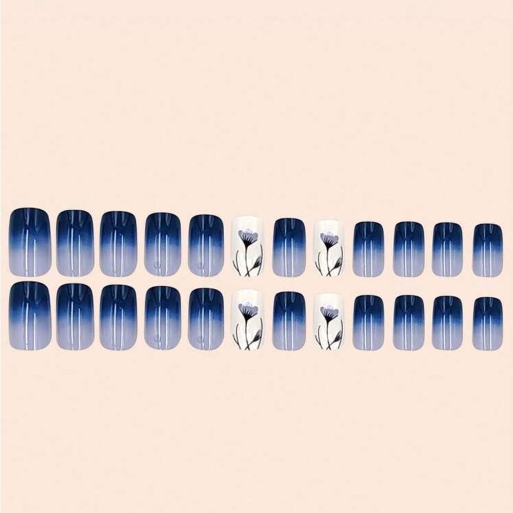 Blue/White Floral Press On Nail Set NEW 🏷️ - Picture 2 of 5